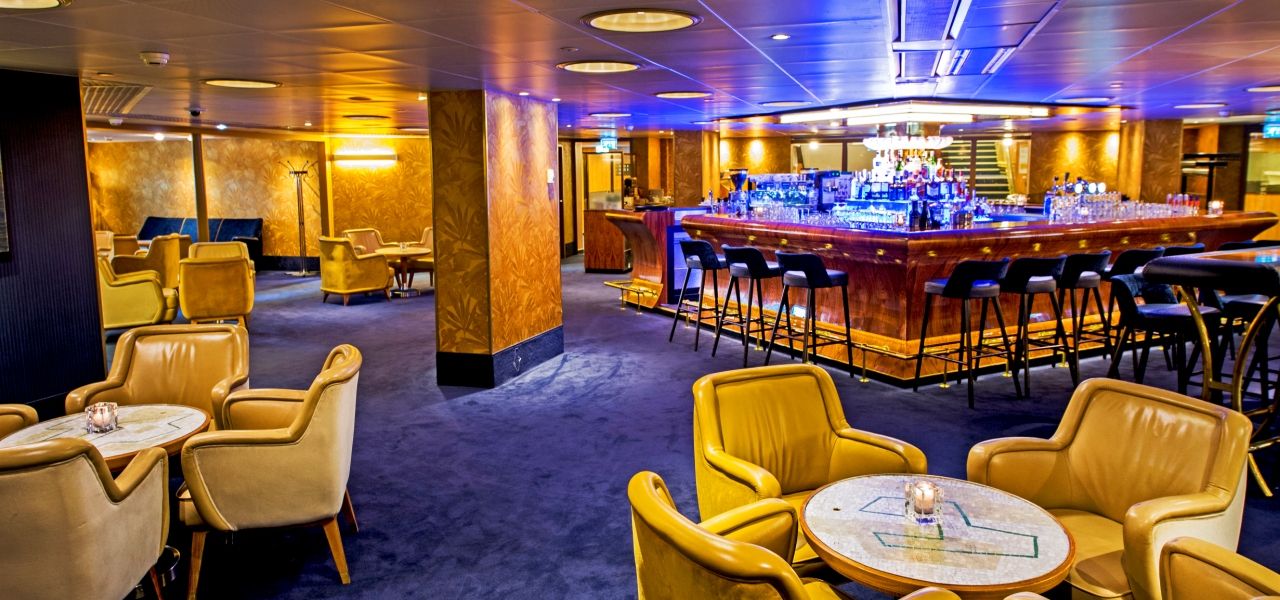 captain's lounge dining room
